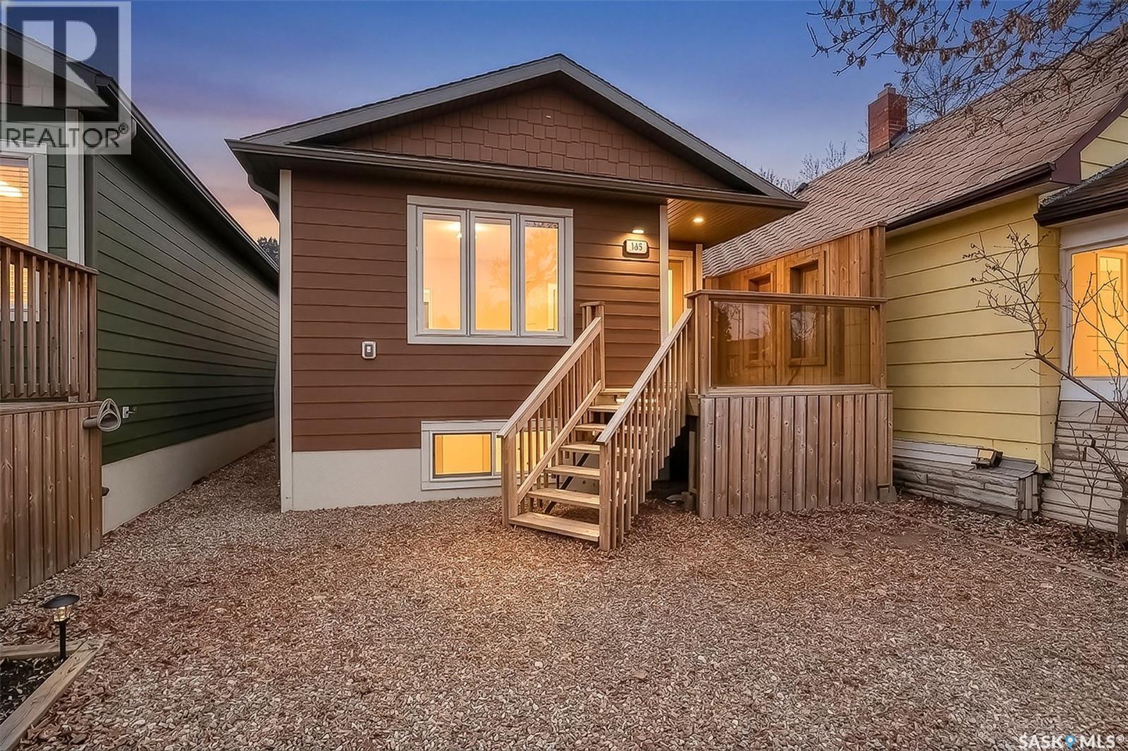 915 Athabasca STREET E - 1