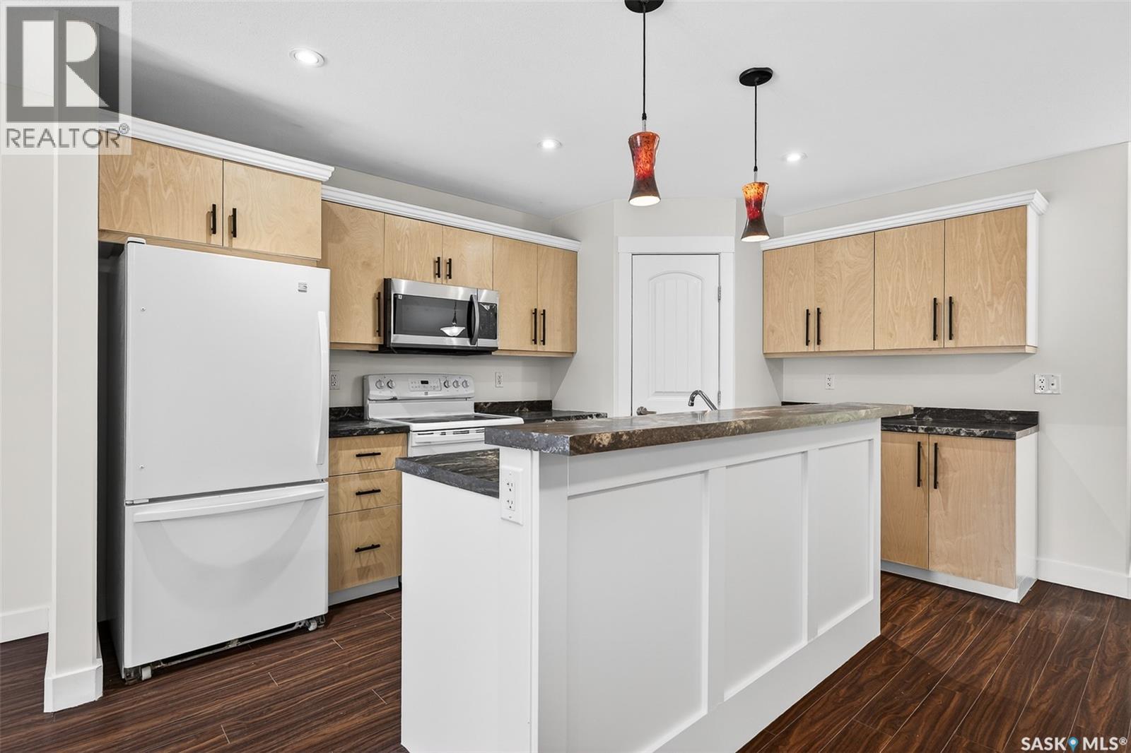 915 Athabasca STREET E - 10