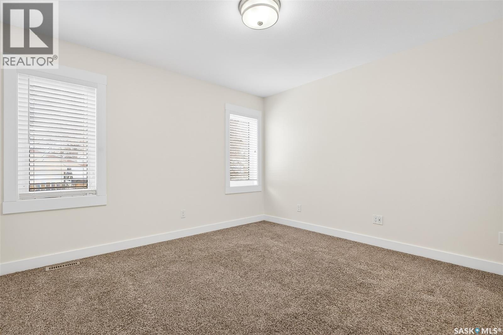 915 Athabasca STREET E - 16