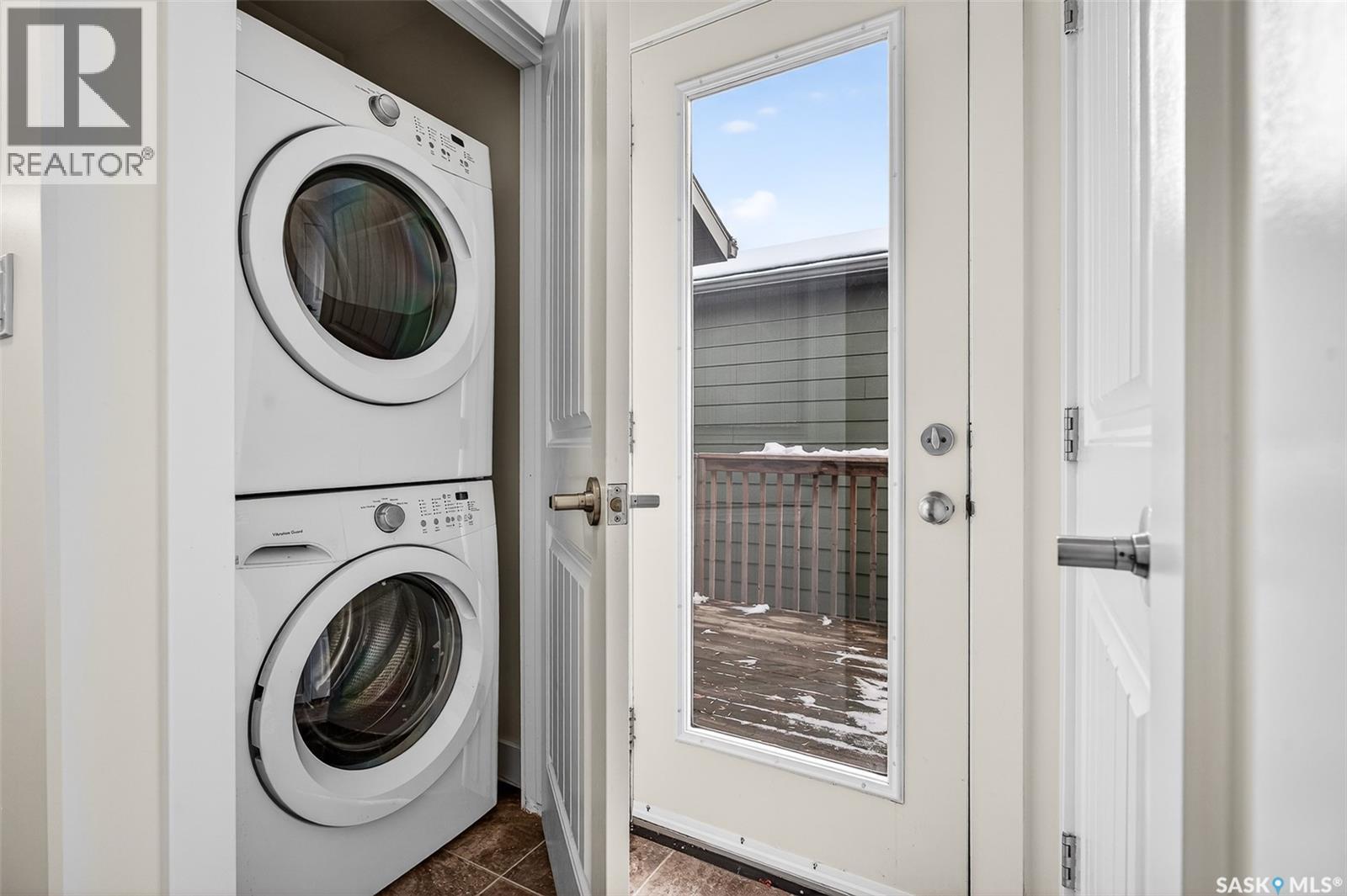 915 Athabasca STREET E - 18