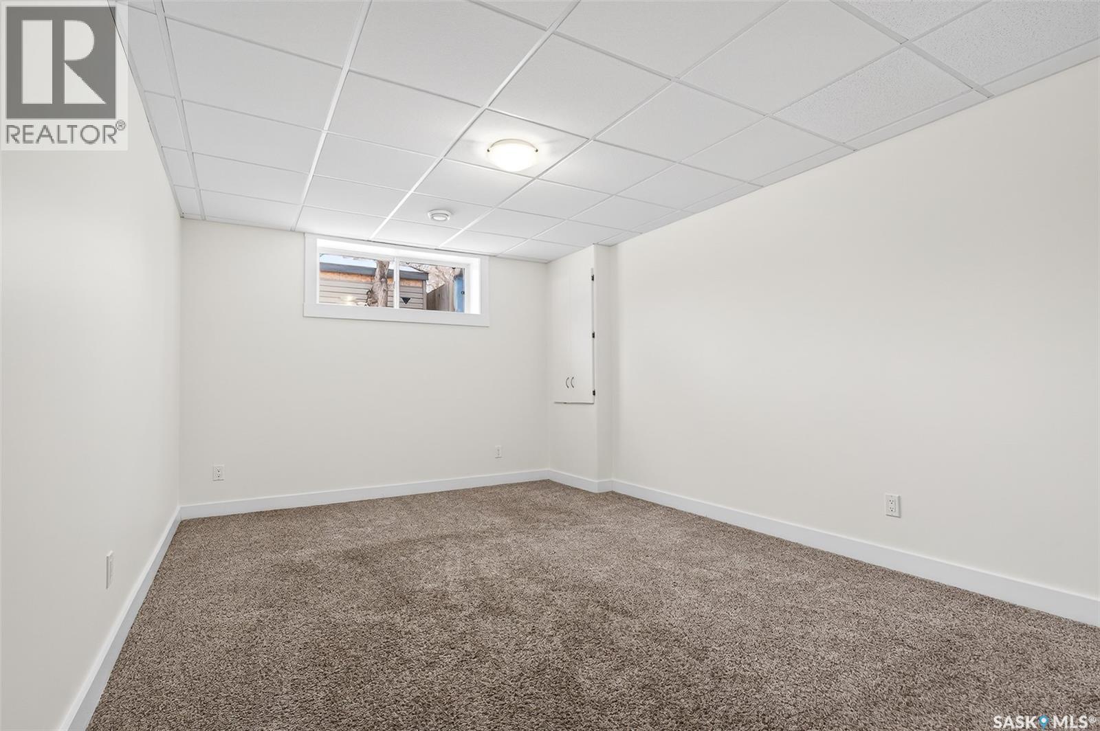 915 Athabasca STREET E - 27
