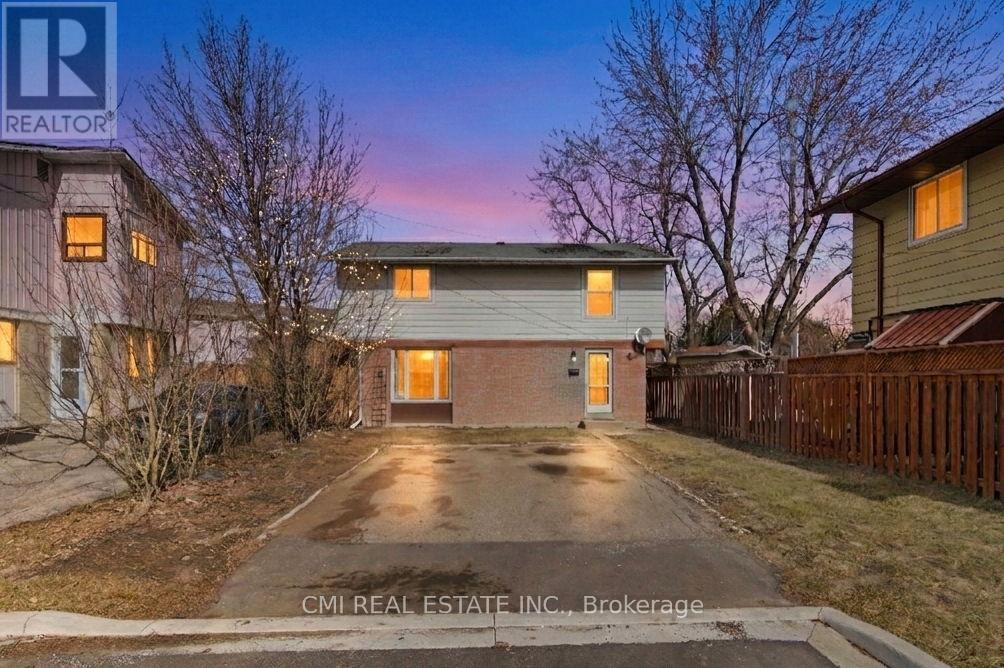 8 HURONIA COURT - 1