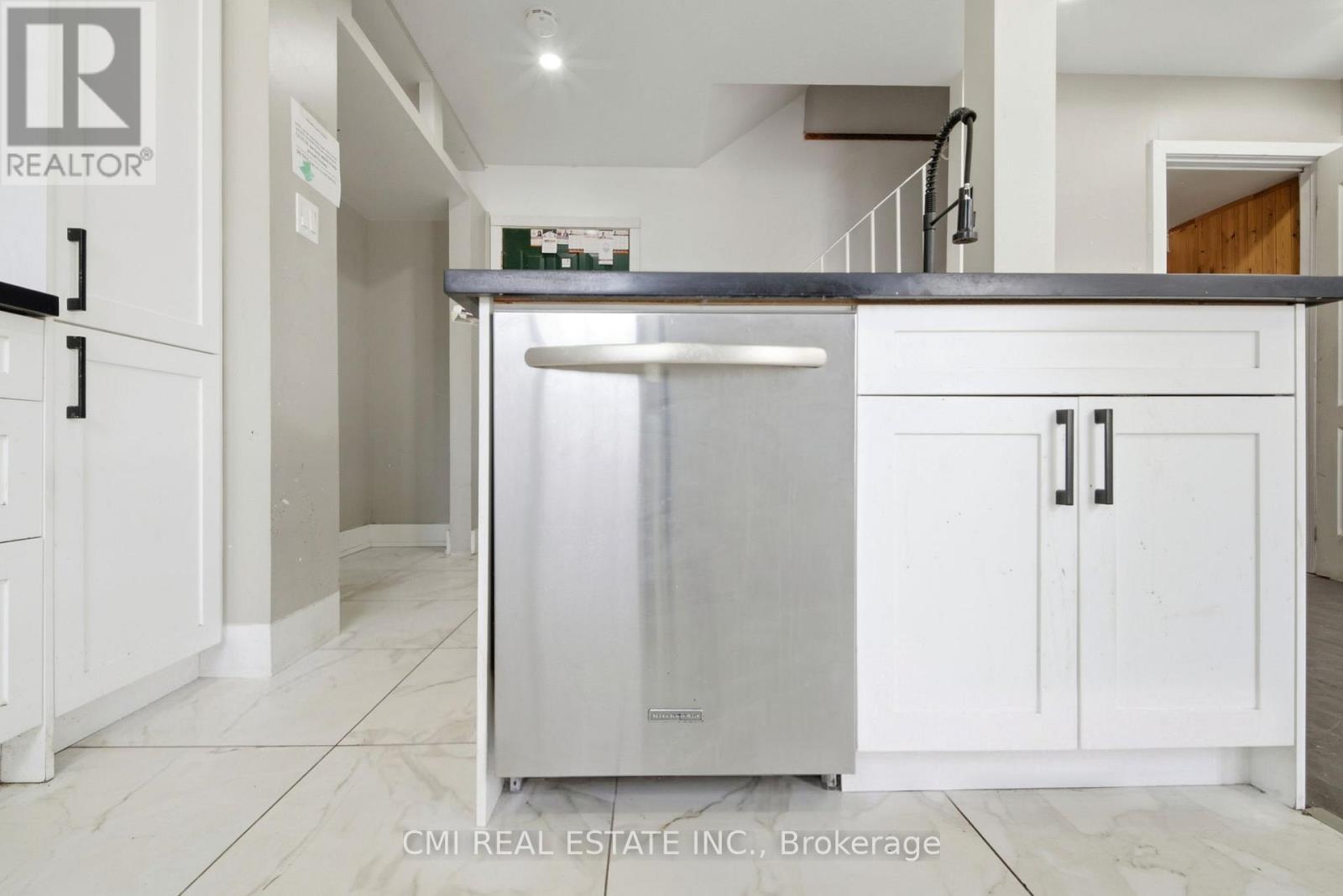 8 HURONIA COURT - 11