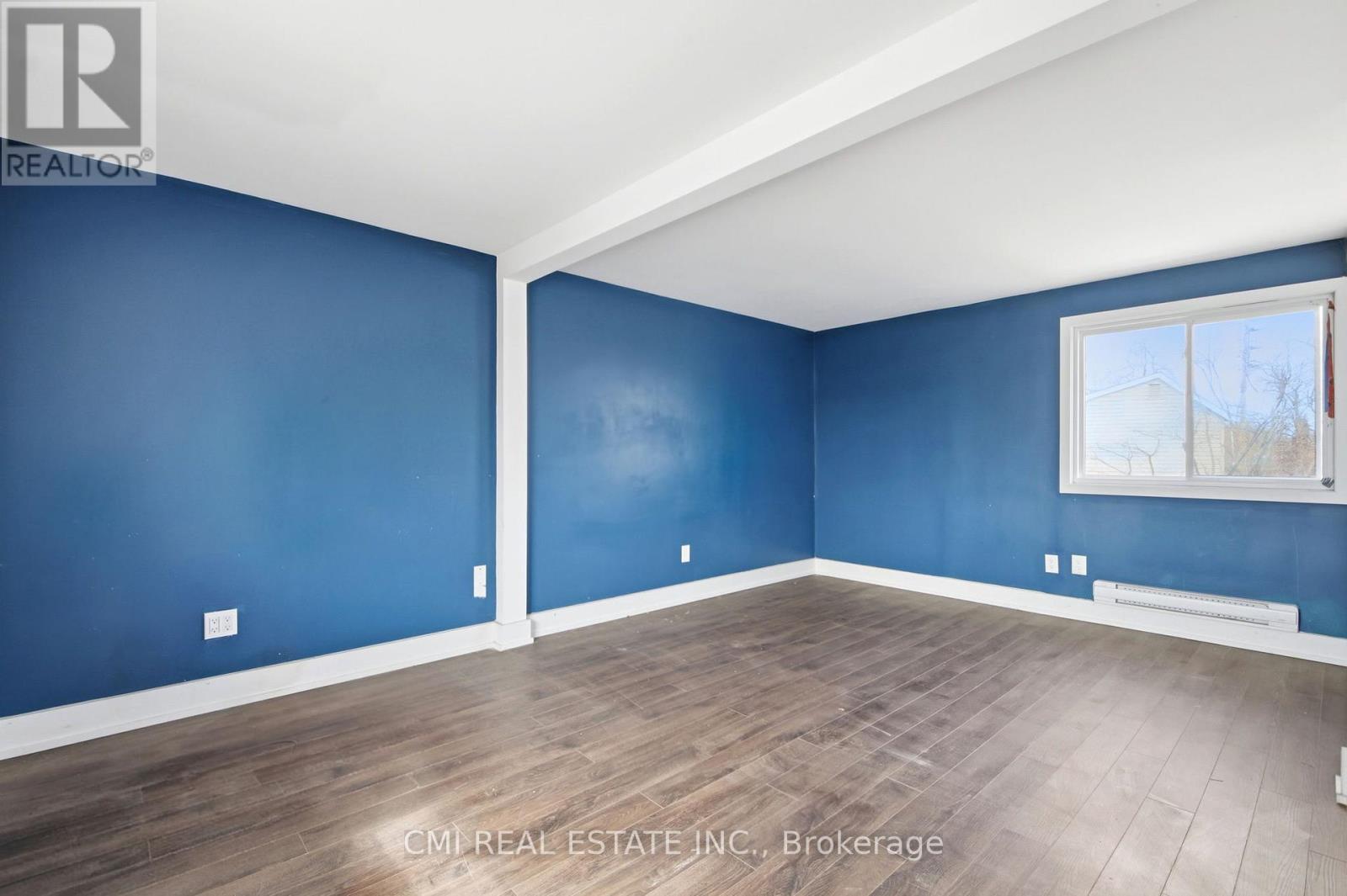 8 HURONIA COURT - 16