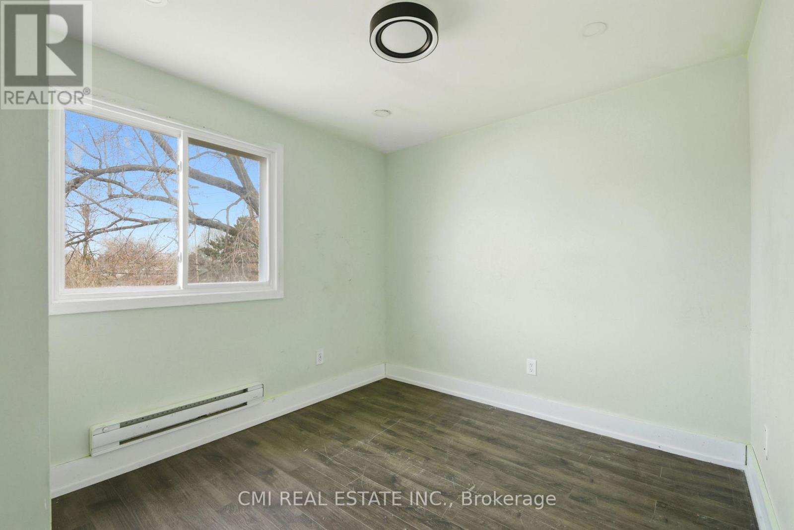 8 HURONIA COURT - 17