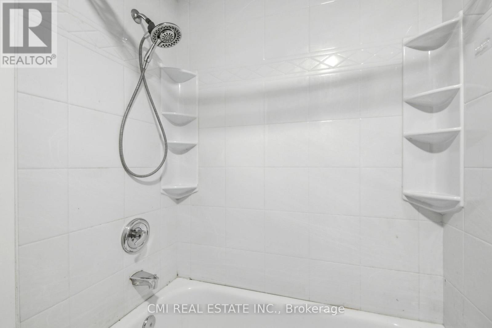 8 HURONIA COURT - 28