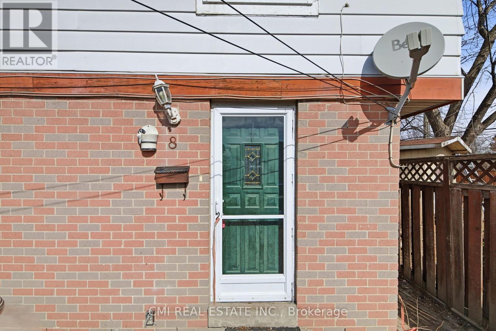 8 HURONIA COURT - 4