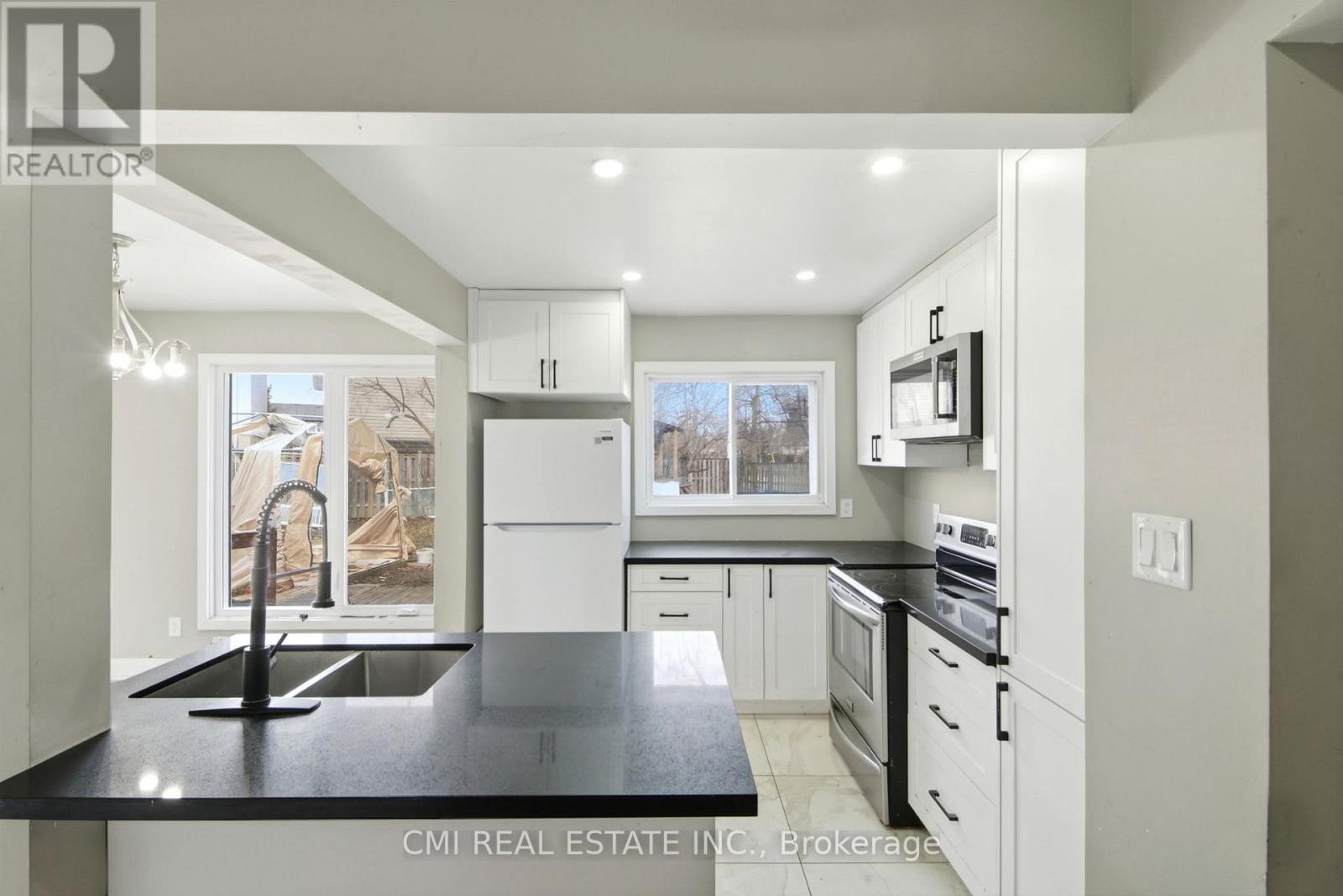 8 HURONIA COURT - 8