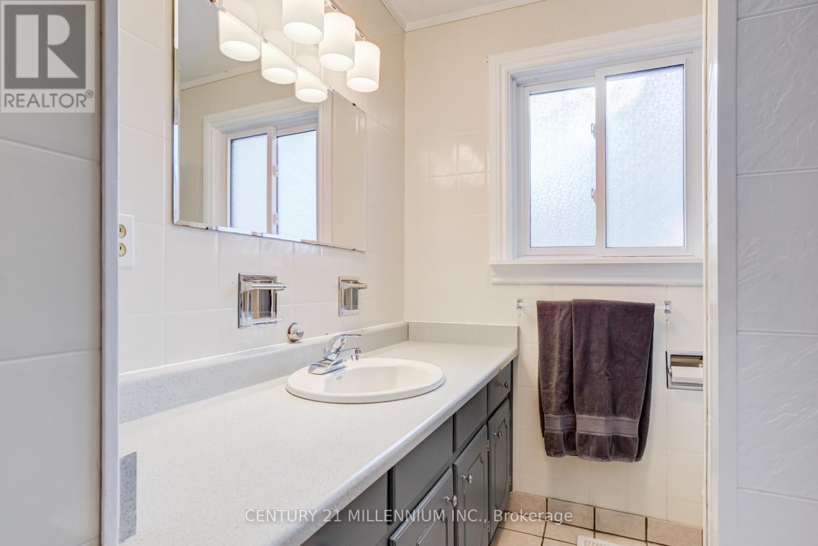 18 MORGANDALE CRESCENT E - 18