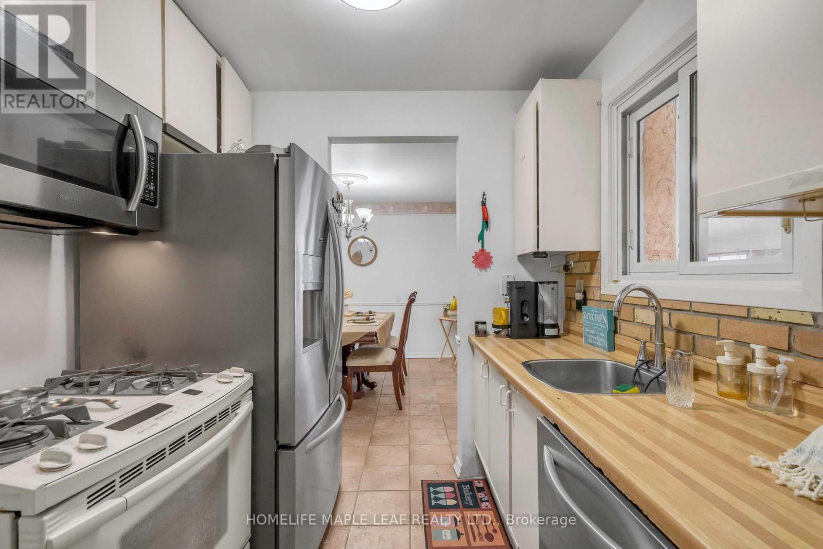 398 KERMAN AVENUE - 10
