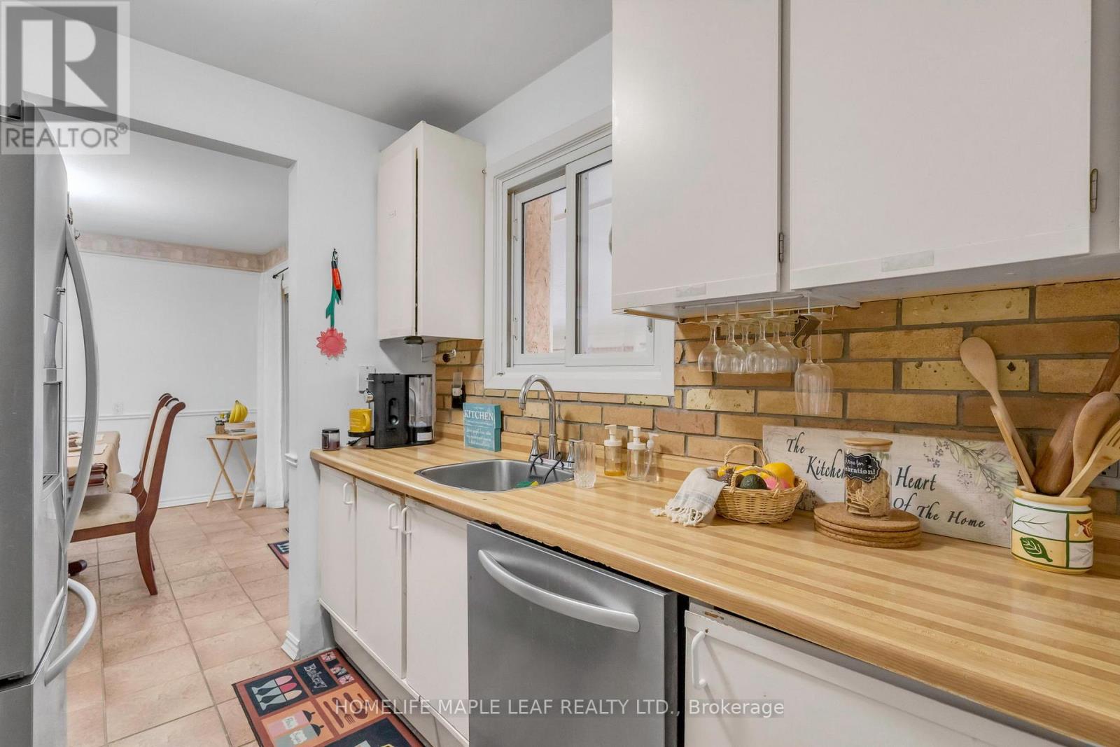 398 KERMAN AVENUE - 11