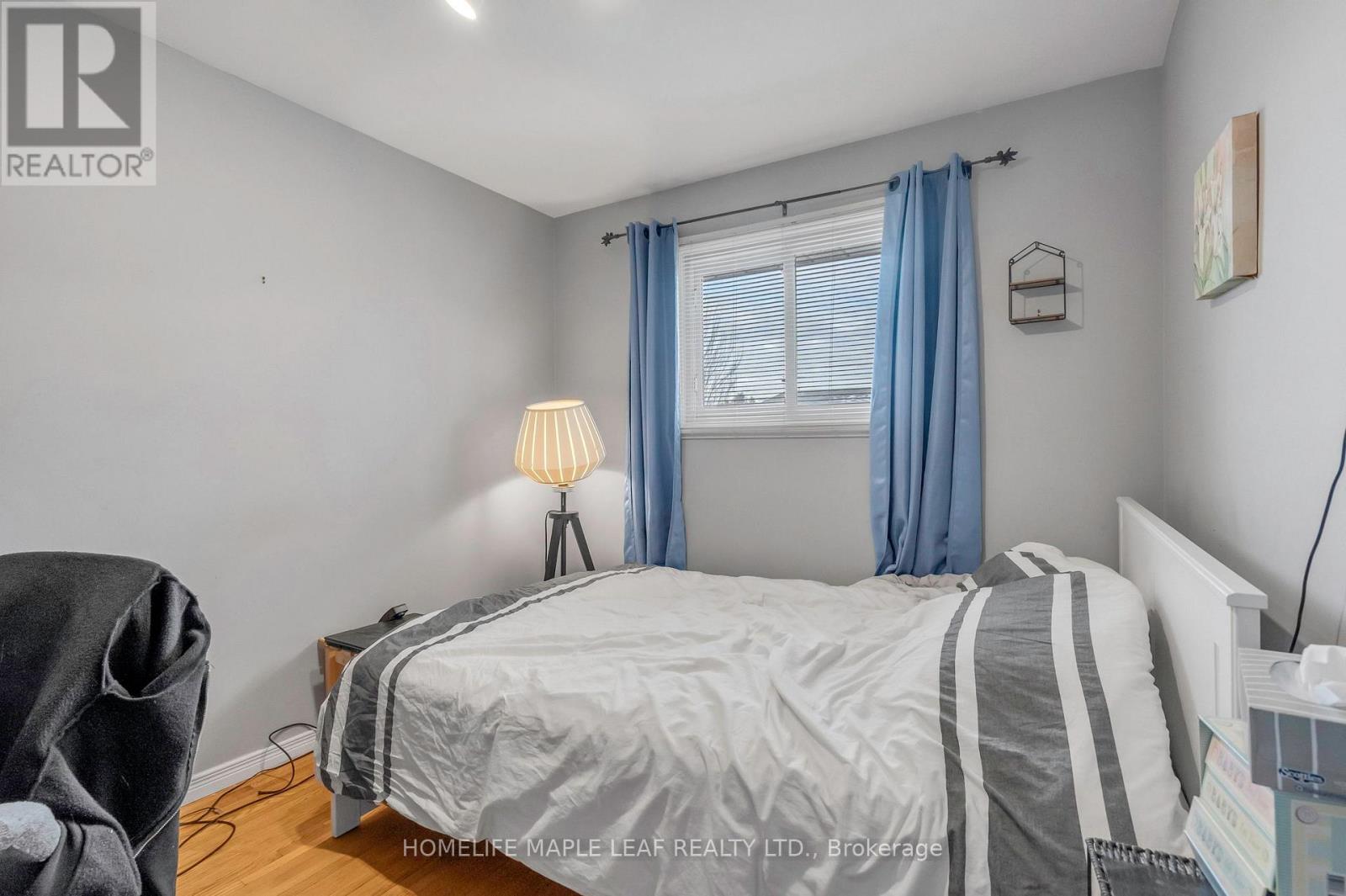 398 KERMAN AVENUE - 17