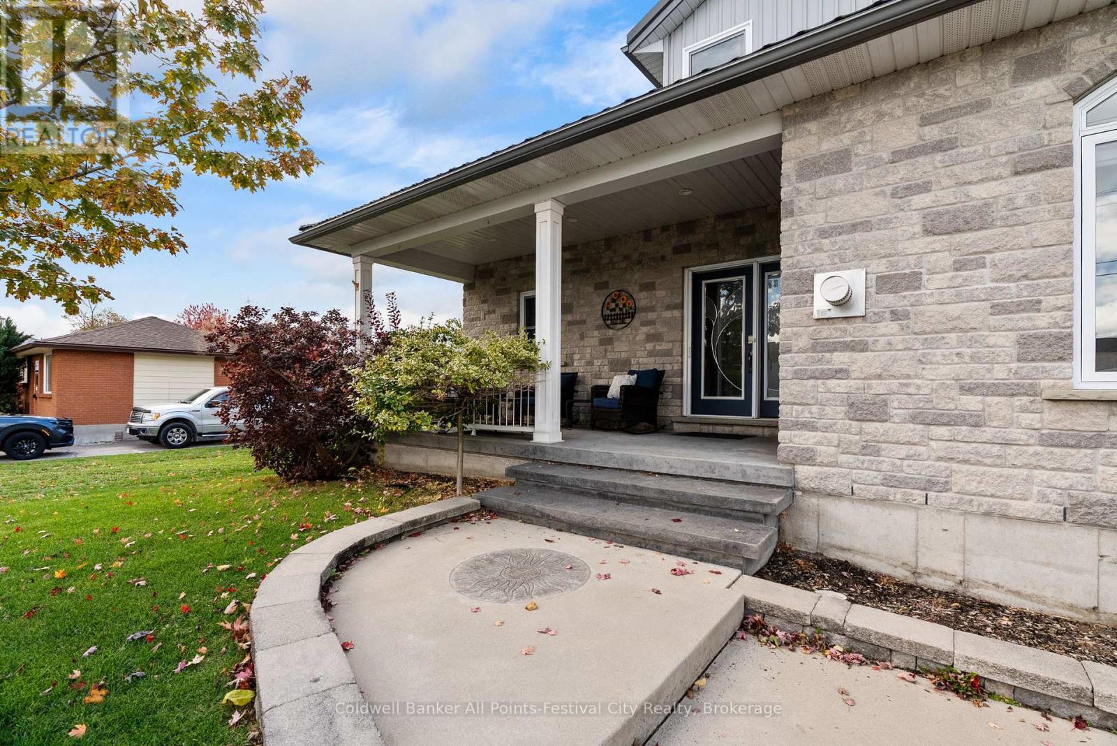 217 BRITANNIA ROAD E - 2