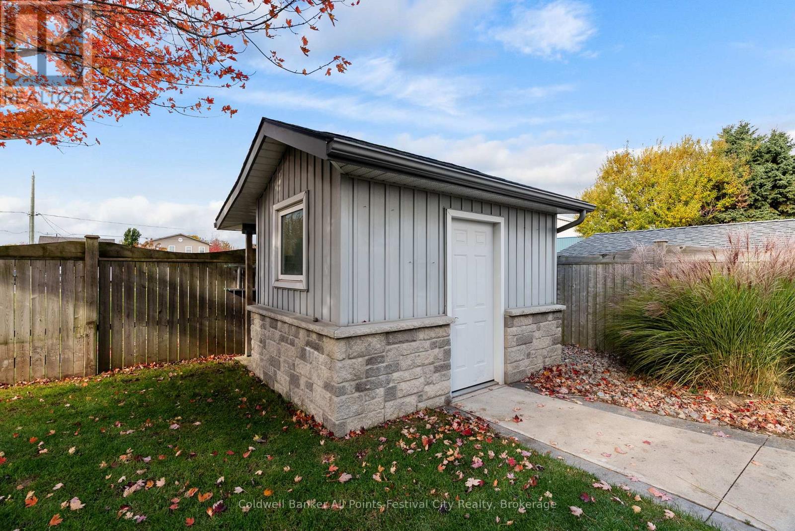 217 BRITANNIA ROAD E - 43