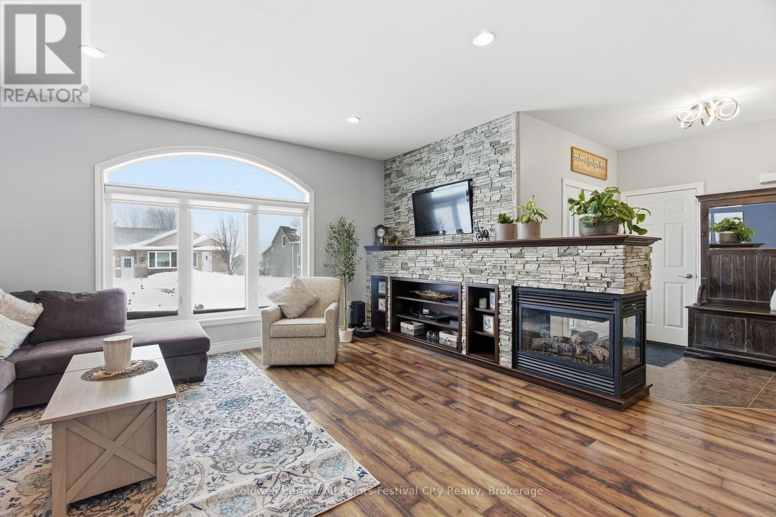 217 BRITANNIA ROAD E - 7