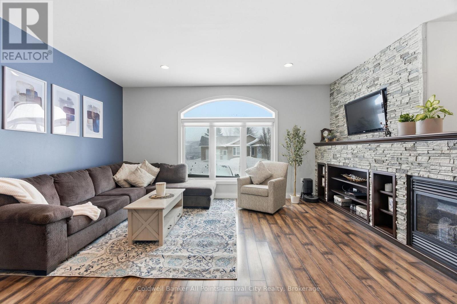 217 BRITANNIA ROAD E - 8