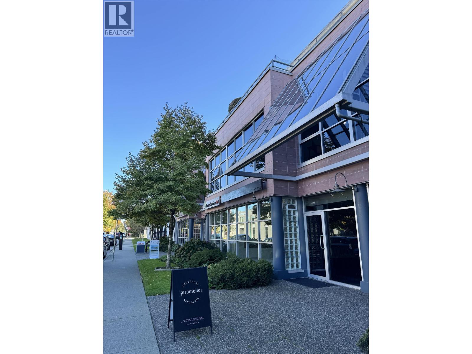 1738 W 2ND AVENUE — photo 3
