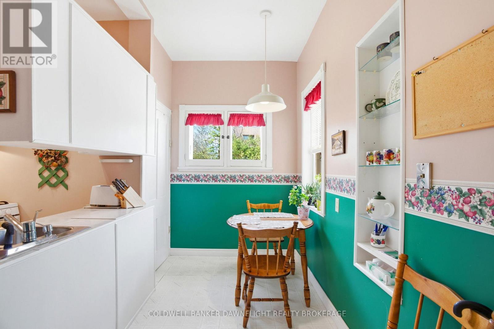 80 SANDERS STREET W Property Photo