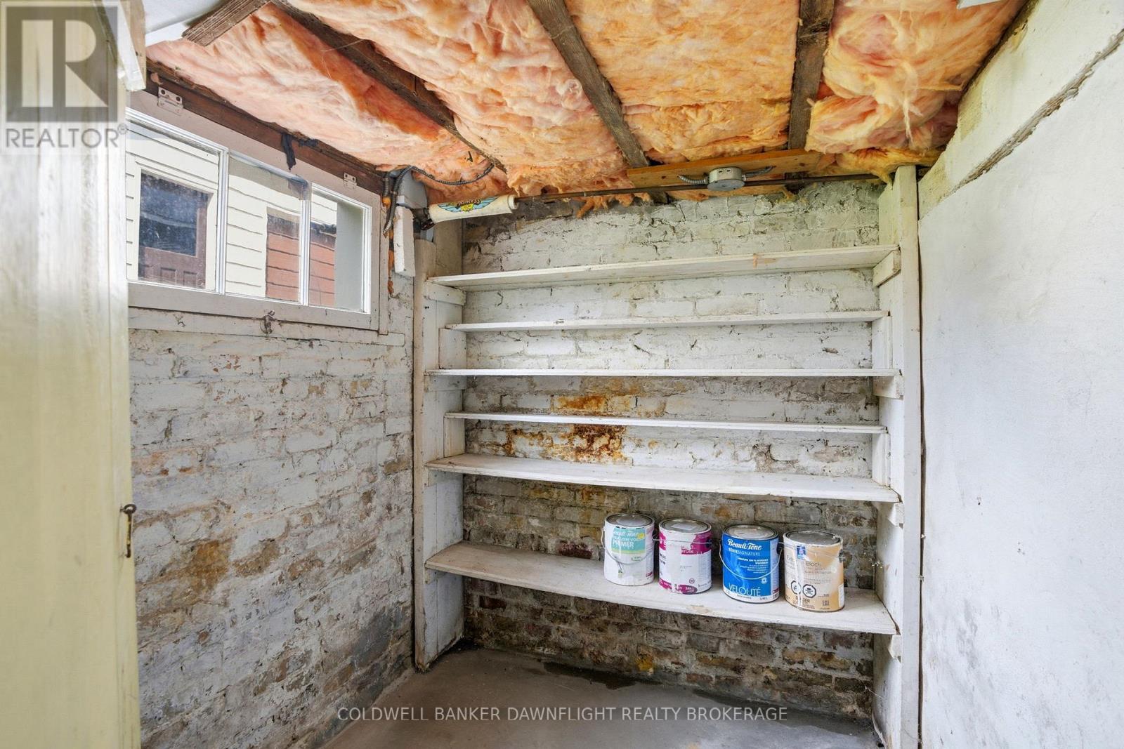 80 SANDERS STREET W Property Photo