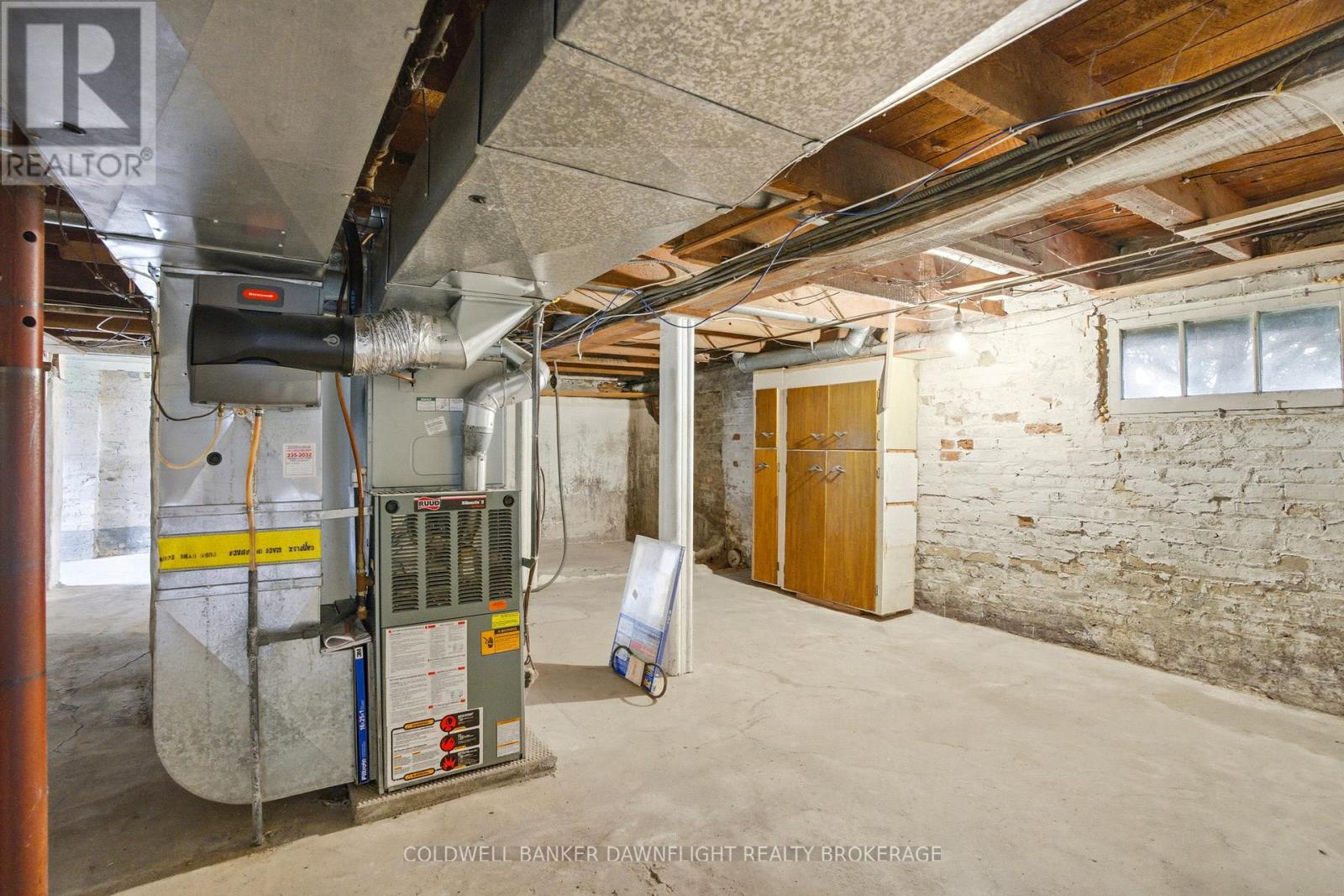 80 SANDERS STREET W Property Photo