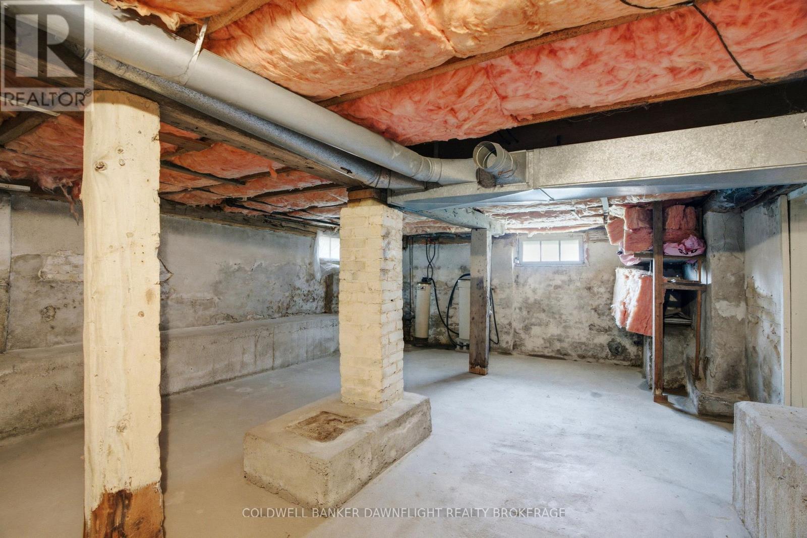 80 SANDERS STREET W Property Photo