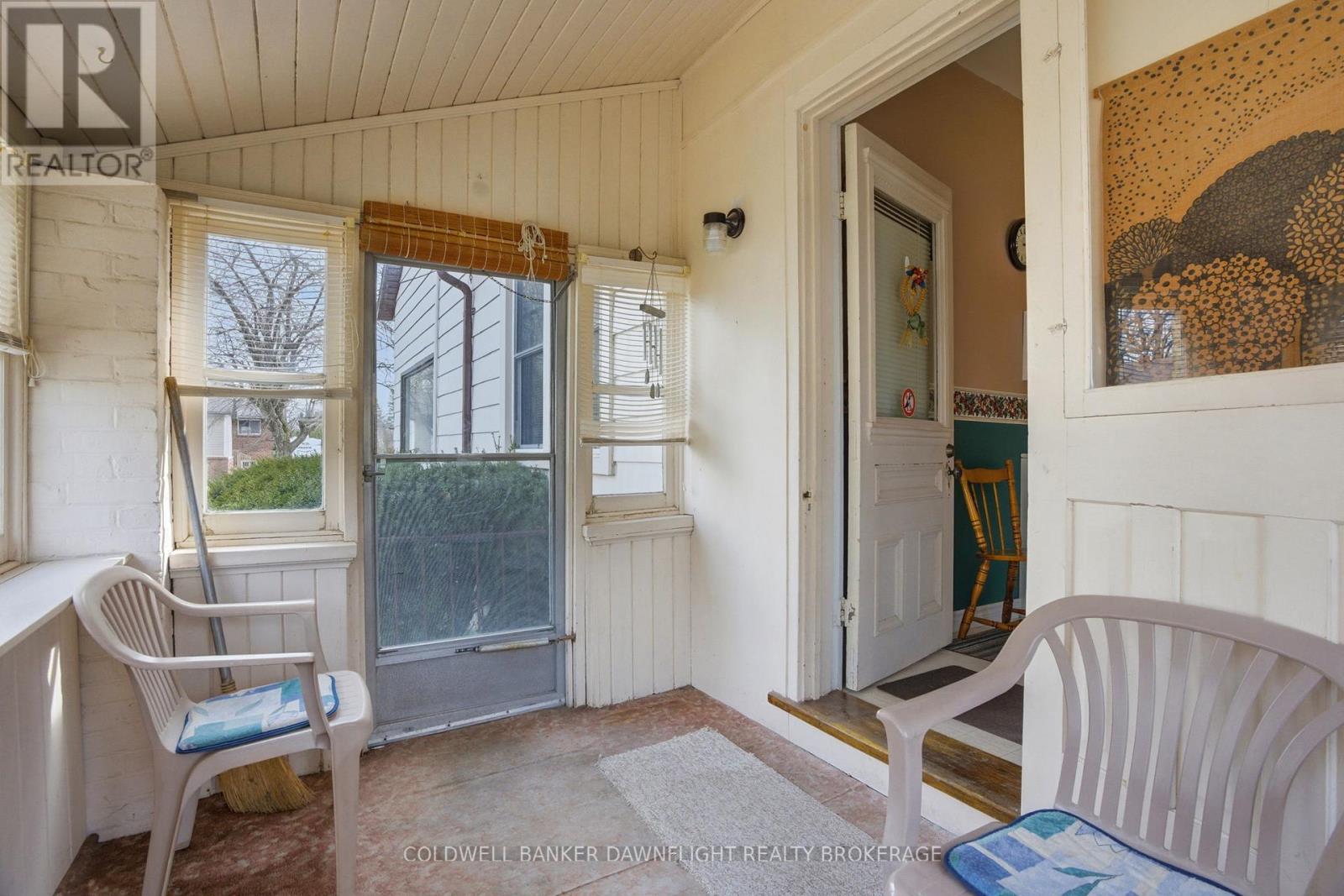 80 SANDERS STREET W Property Photo