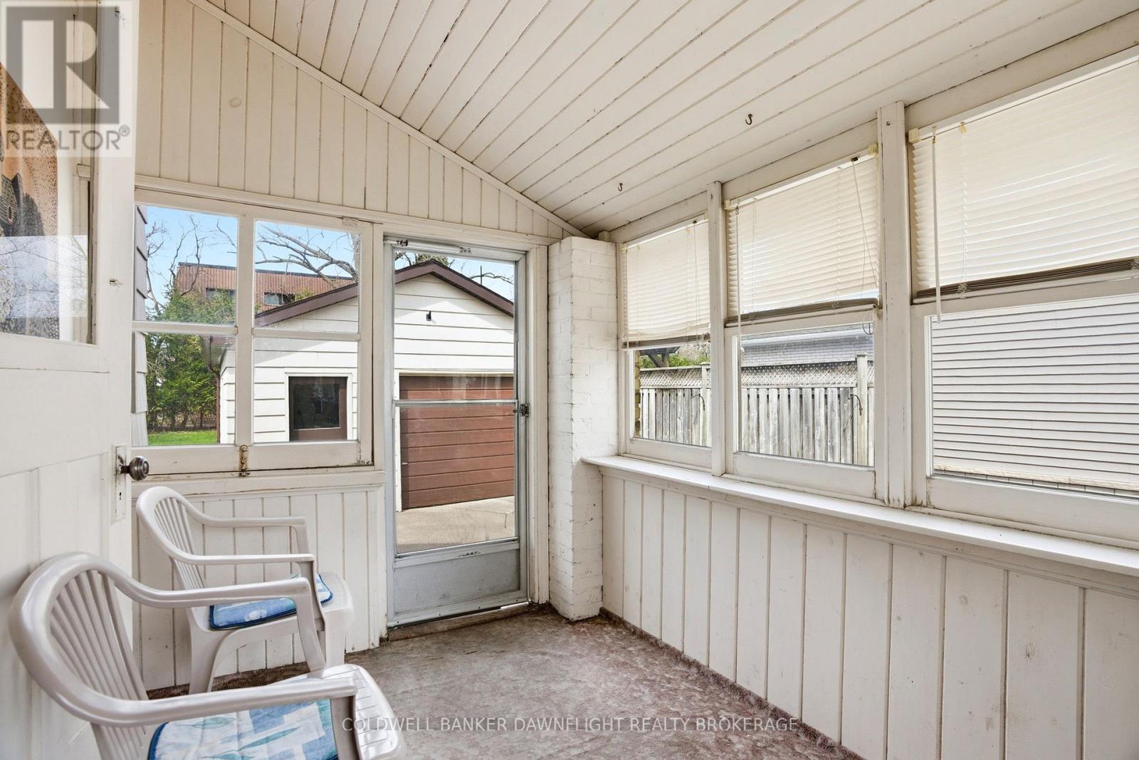 80 SANDERS STREET W Property Photo