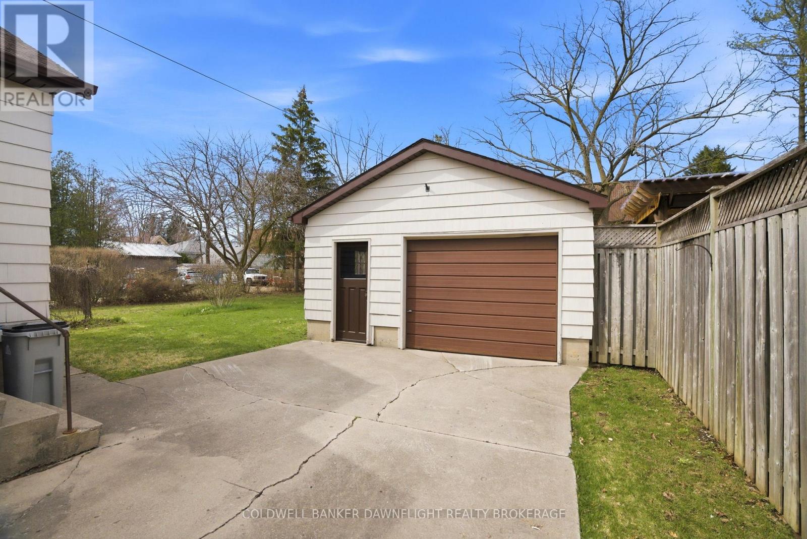 80 SANDERS STREET W Property Photo