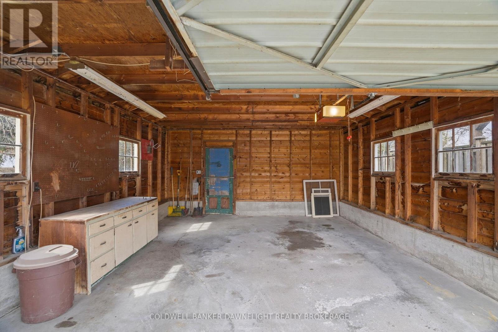 80 SANDERS STREET W Property Photo