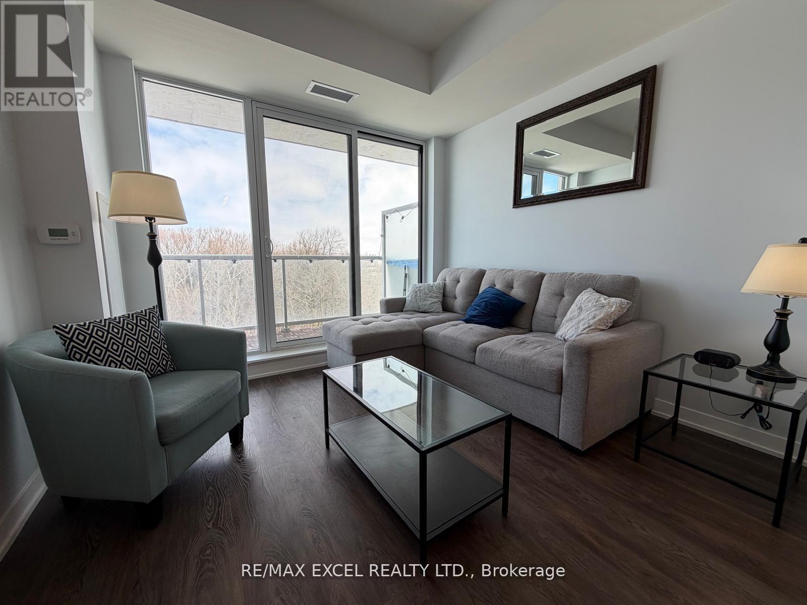 407 - 6 DAVID EYER ROAD E