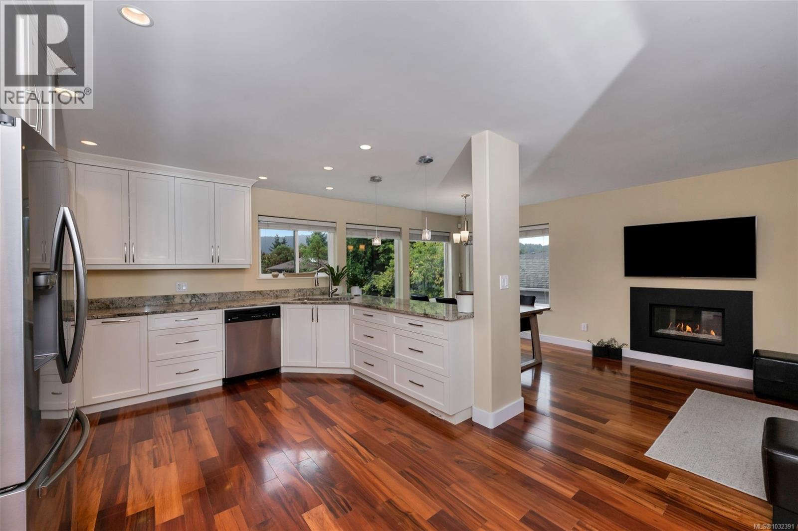 767 HARDING LANE - 10