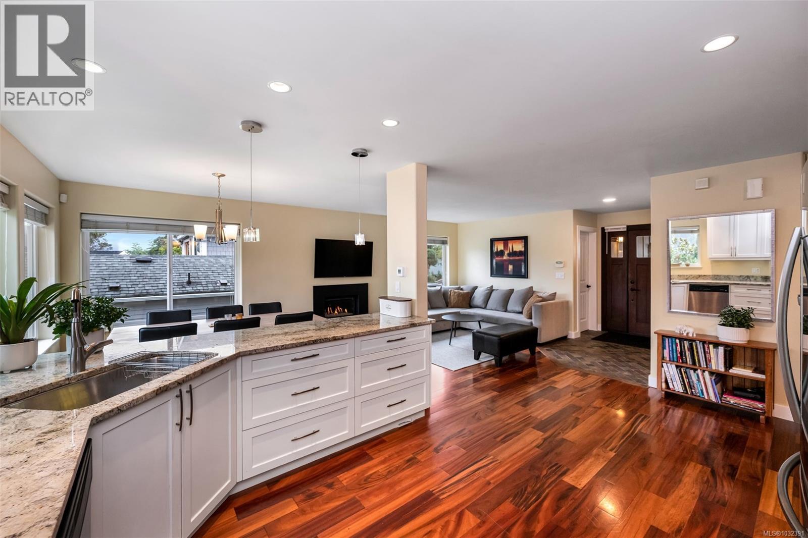 767 HARDING LANE - 11