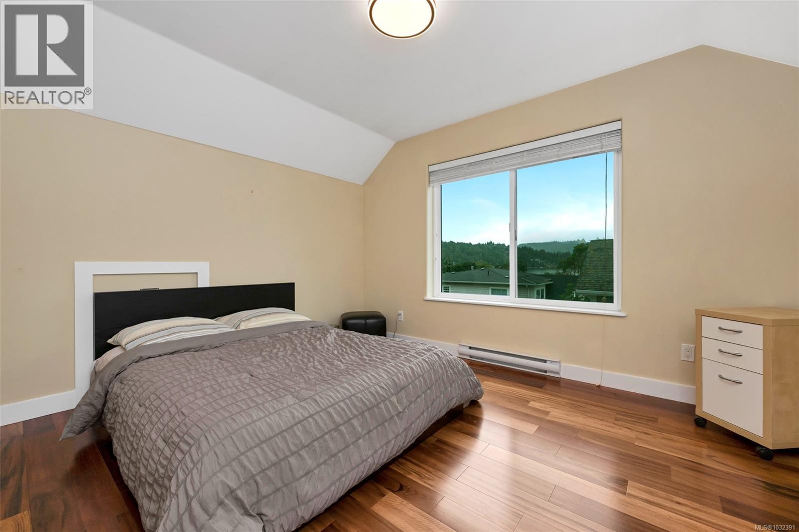 767 HARDING LANE - 19