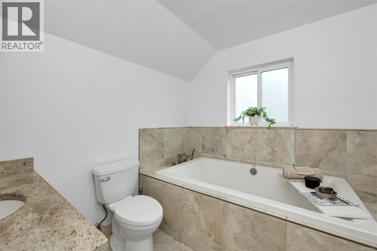 767 HARDING LANE - 23