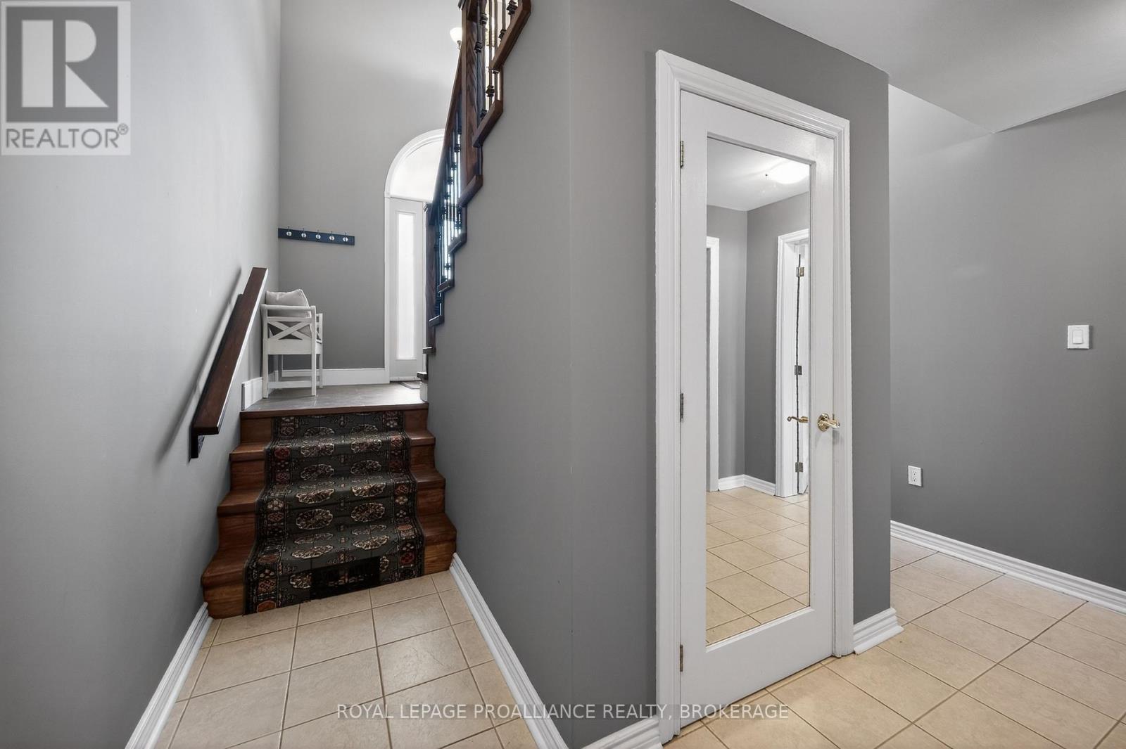 27 COLLINS DRIVE — photo 25