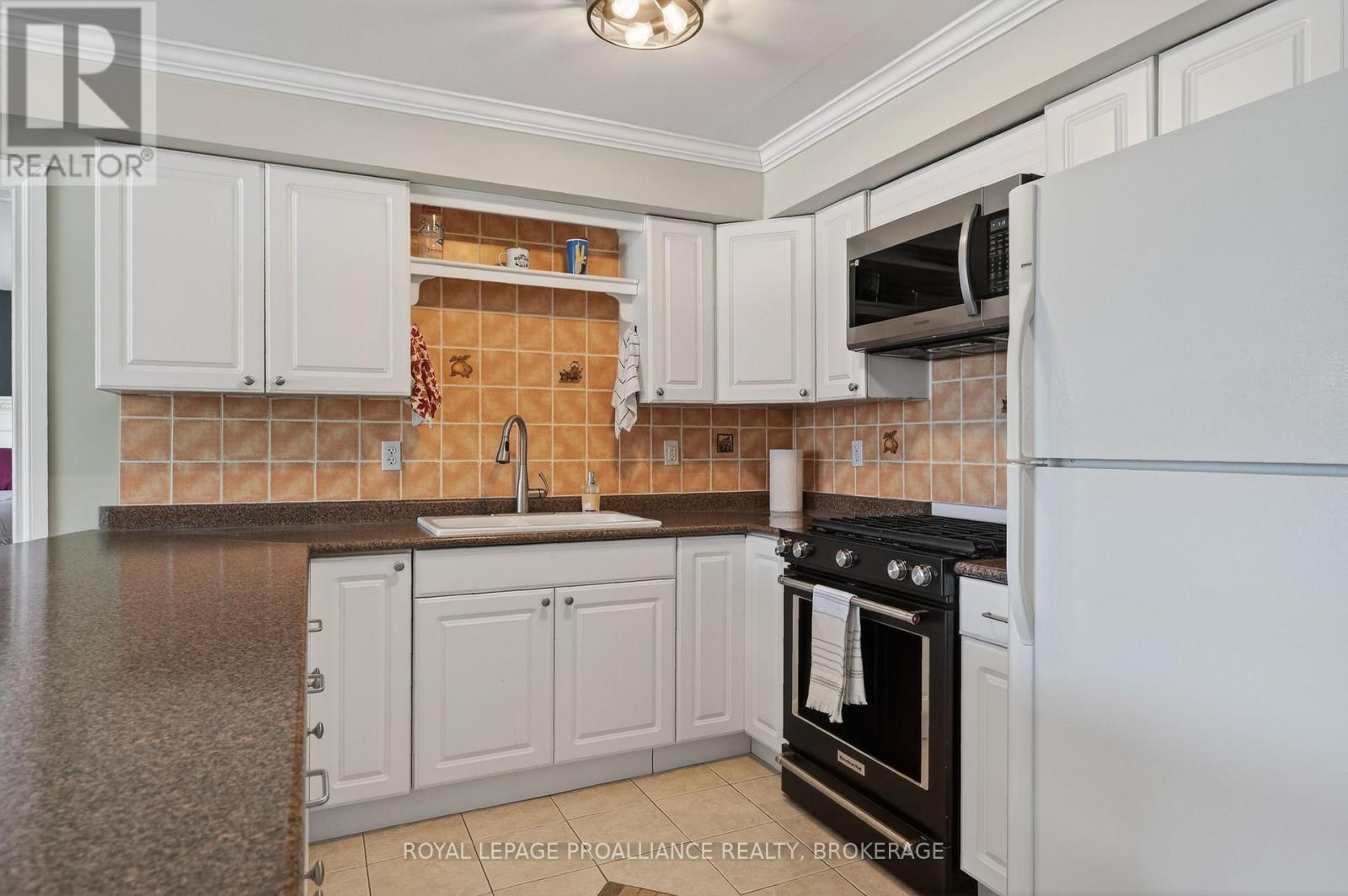 27 COLLINS DRIVE — photo 27