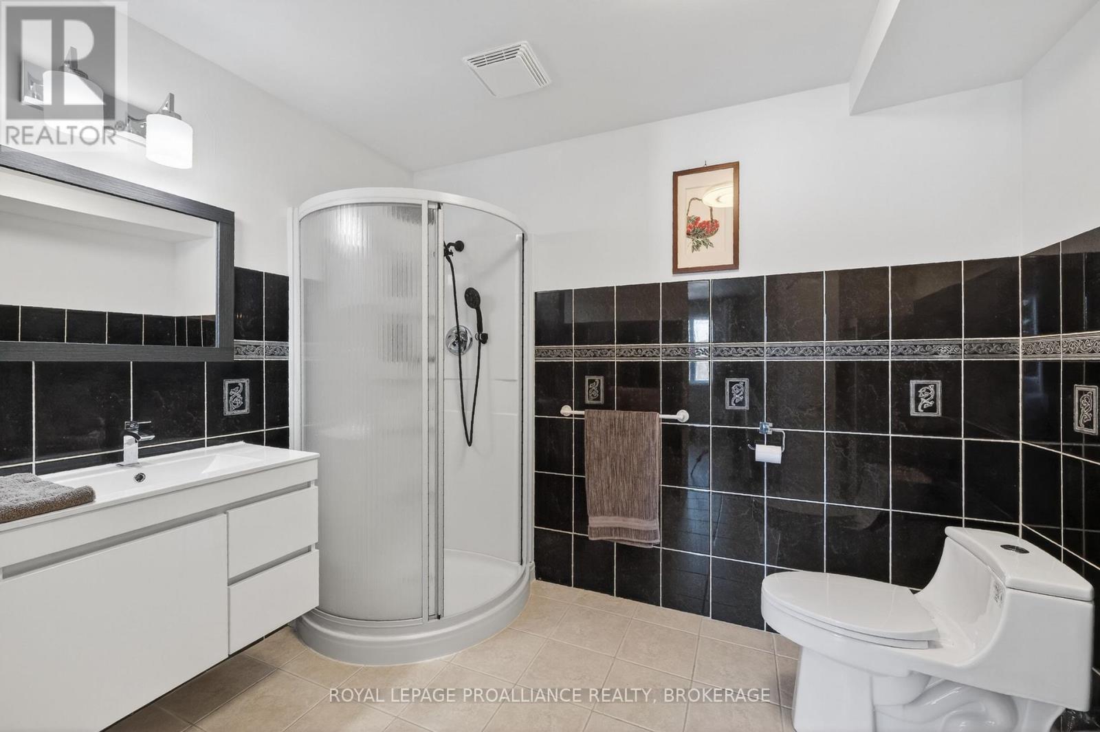 27 COLLINS DRIVE — photo 32