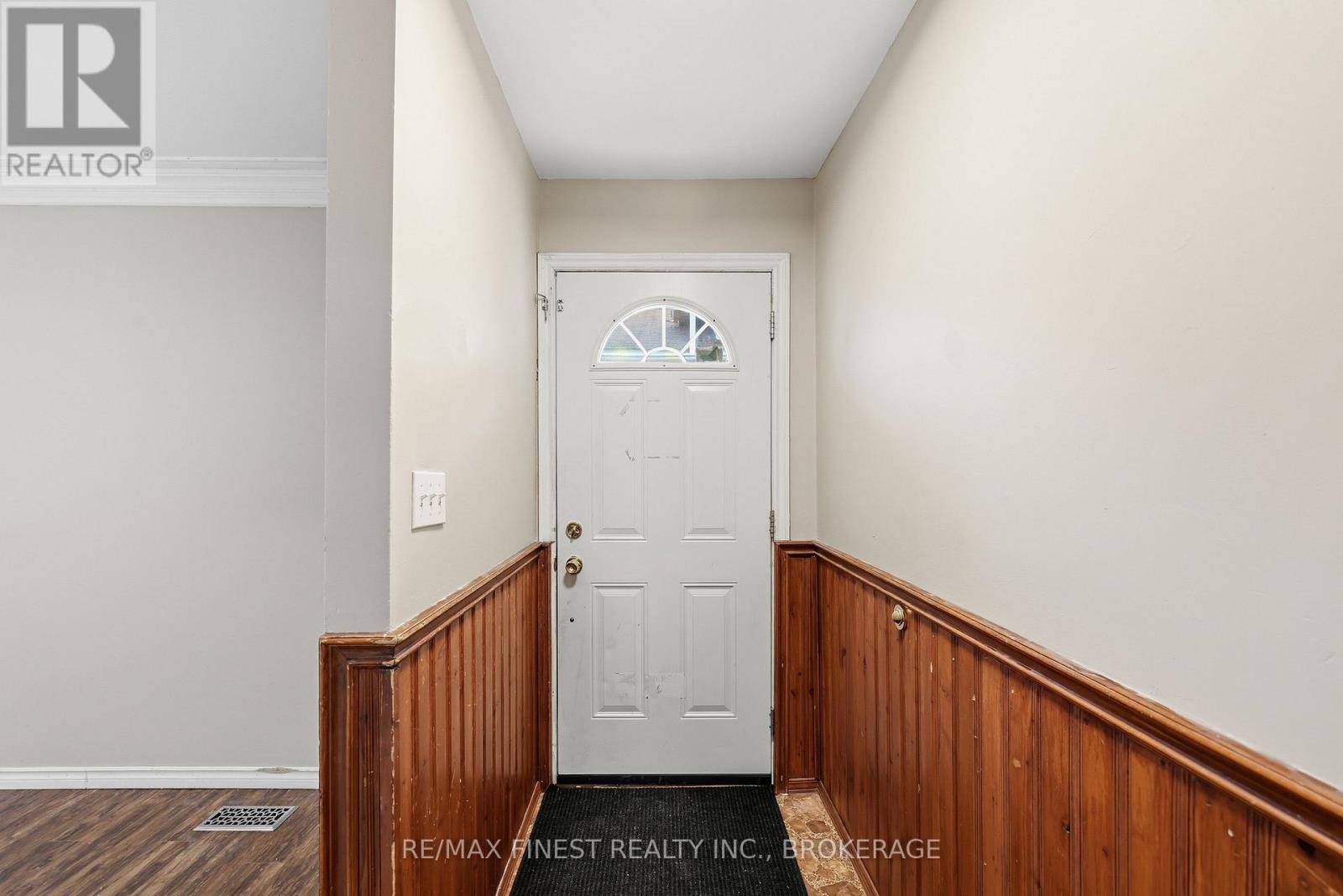 20 FOSTER STREET - 11