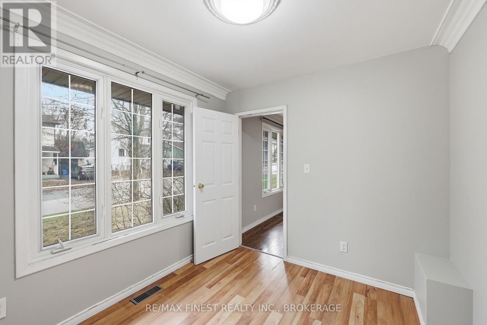 20 FOSTER STREET - 18