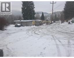 1381 3b Highway, Warfield, BC V1R4L3 Photo 21