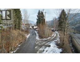 1381 3b Highway, Warfield, BC V1R4L3 Photo 19