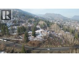 1381 3b Highway, Warfield, BC V1R4L3 Photo 63