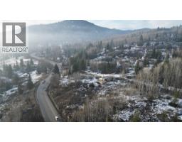 1381 3b Highway, Warfield, BC V1R4L3 Photo 7