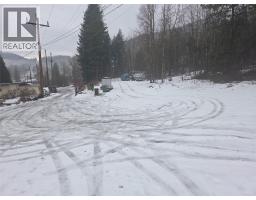 1381 3b Highway, Warfield, BC V1R4L3 Photo 22