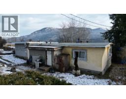 1381 3b Highway, Warfield, BC V1R4L3 Photo 15