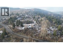 1381 3b Highway, Warfield, BC V1R4L3 Photo 6