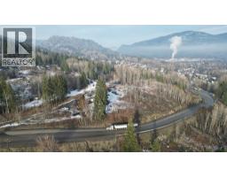 1381 3b Highway, Warfield, BC V1R4L3 Photo 62