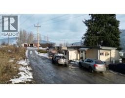 1381 3b Highway, Warfield, BC V1R4L3 Photo 18