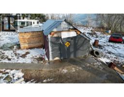 1381 3b Highway, Warfield, BC V1R4L3 Photo 17