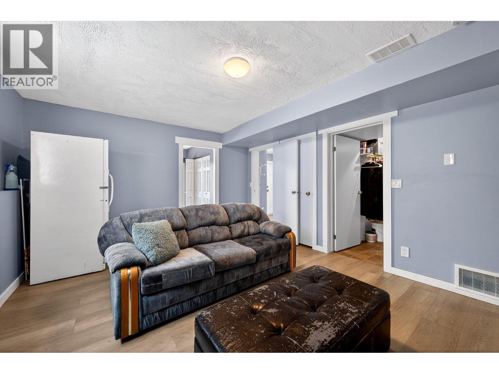 2727 QU'APPELLE BOULEVARD - 30